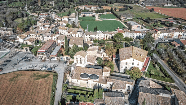 El poble de Crespià durant la fira de la Mel, al segle XV (El Pla de l'Estany) El poble de Crespià durant la fira de la Mel, al segle XV (El Pla de l'Estany)
