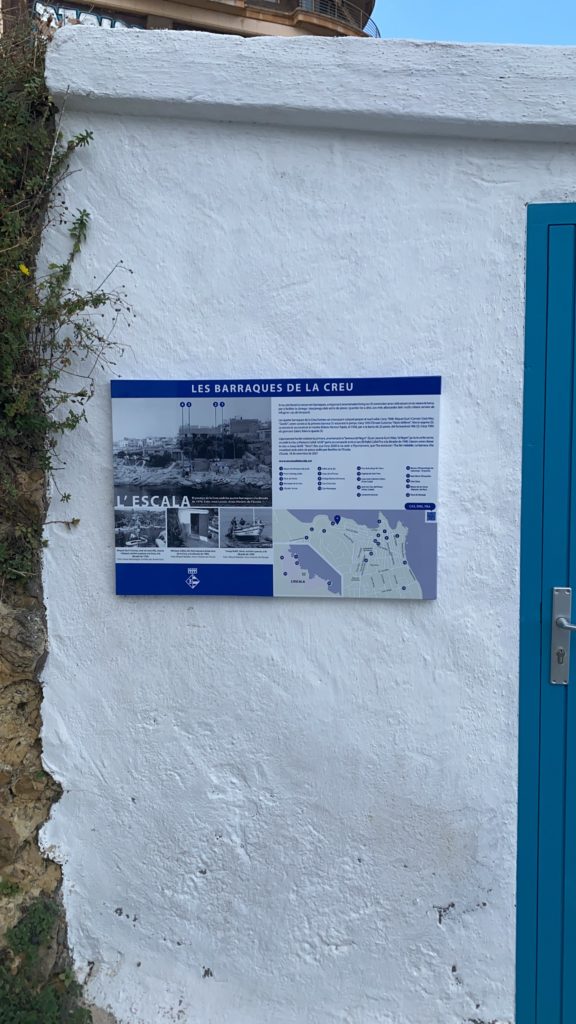 Placa explicativa de les Barraques de la Creu de l’Escala
