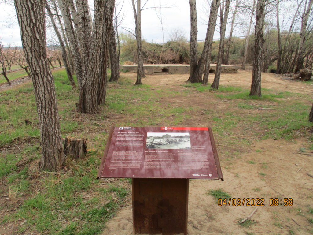 Senyalització tipus Memorial Democràtic a Móra la Nova