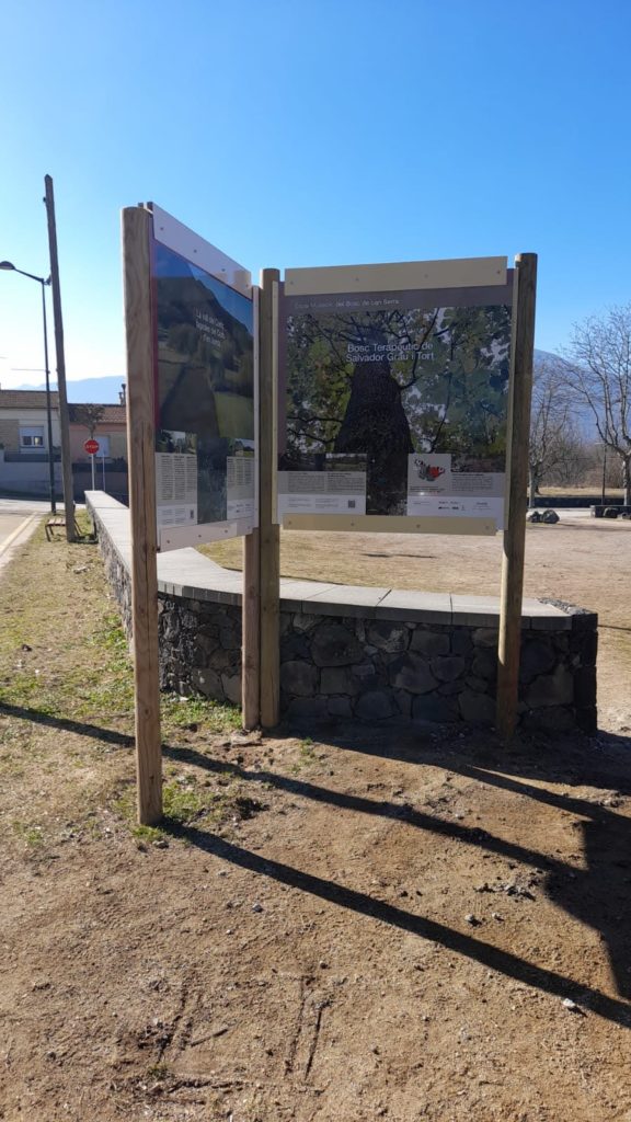 Cartellera del Parc Natural de la Garrotxa a Les Preses