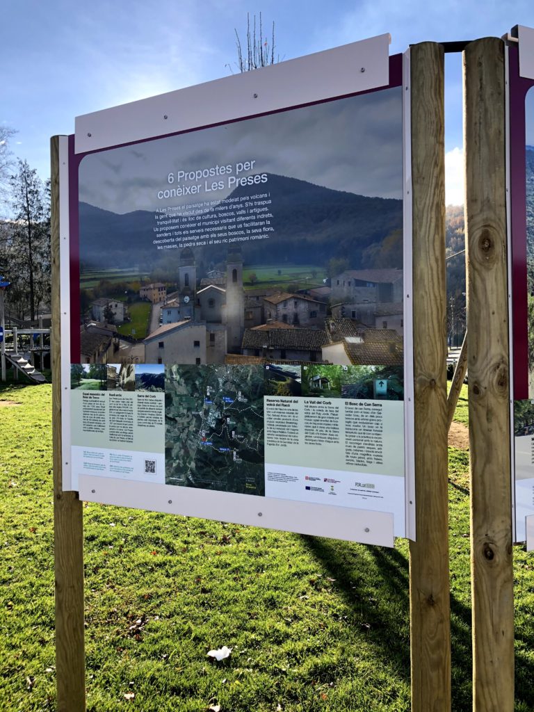 Cartelleres informatives del Parc Natural de la Garrotxa al terme de Les Preses