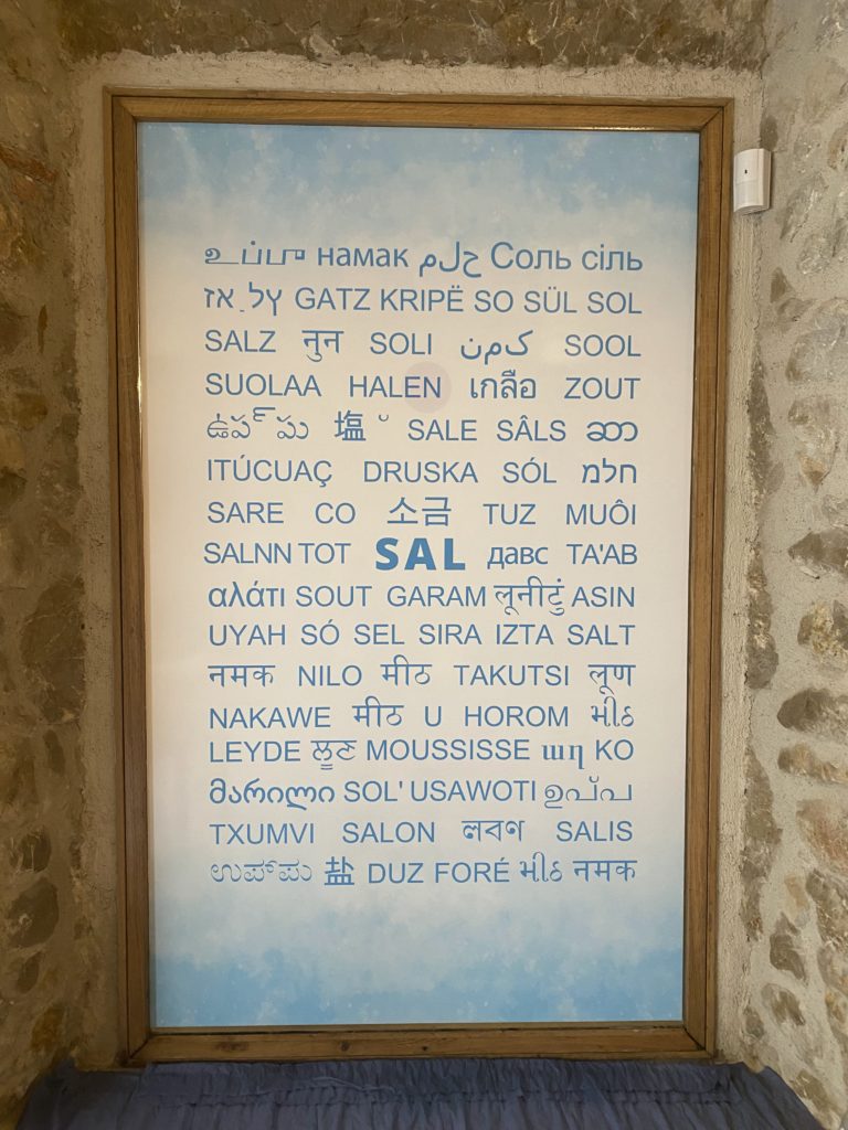 Elements de senyalització a l'espai cultural l'Alfolí de la Sal de l'Escala