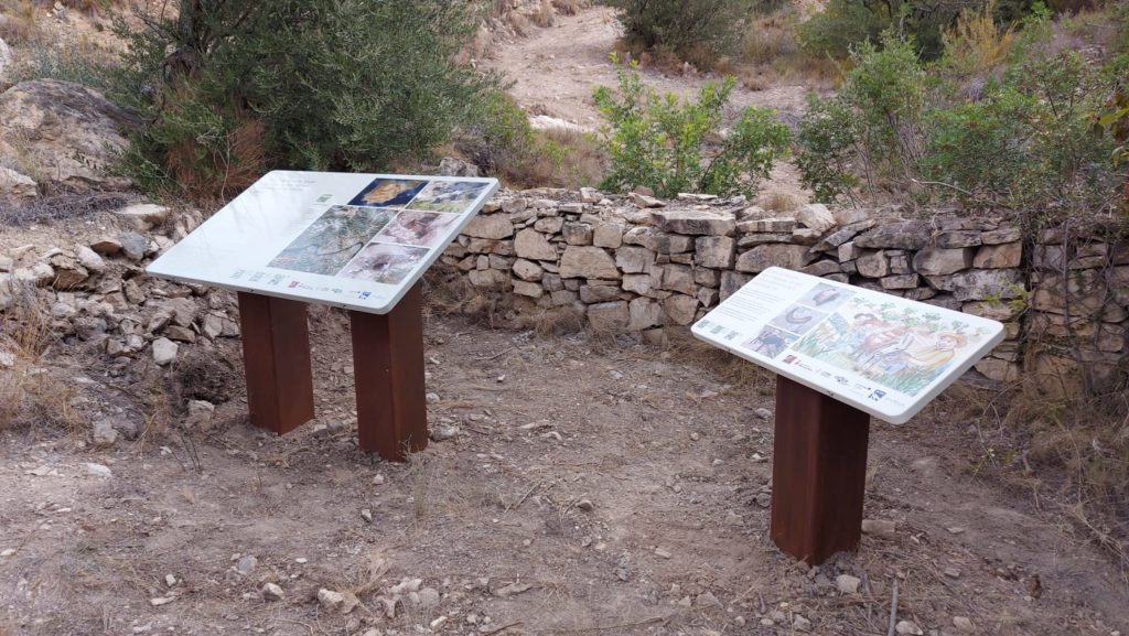 Senyalització dels forns d'oli de ginebre a la Riba Roja d'Ebre