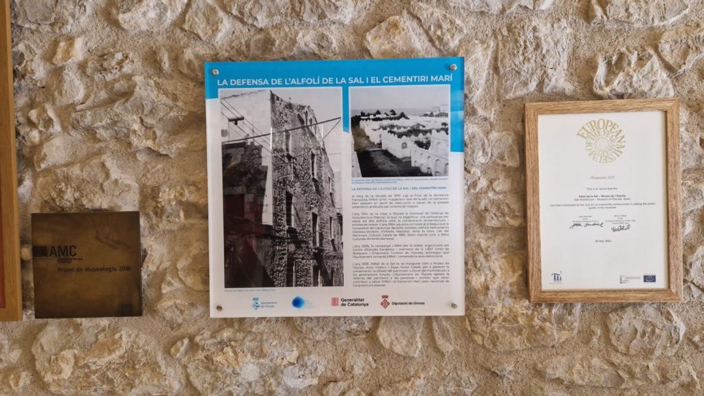 Senyalització interior de l'espai museogràfic de l'Alfolí de la Sal de l'Escala