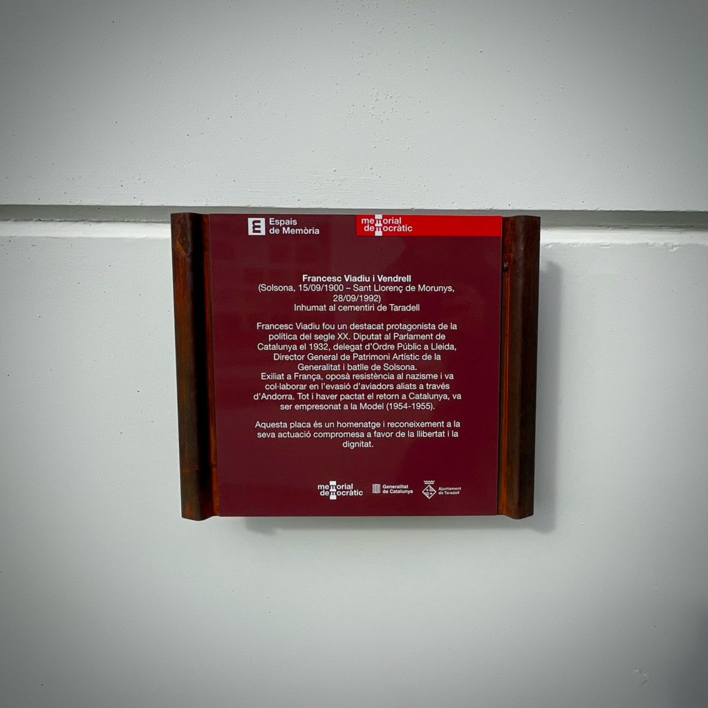 Placa homenatge a Francesc Viadiu Vendrell. Taradell (Osona)