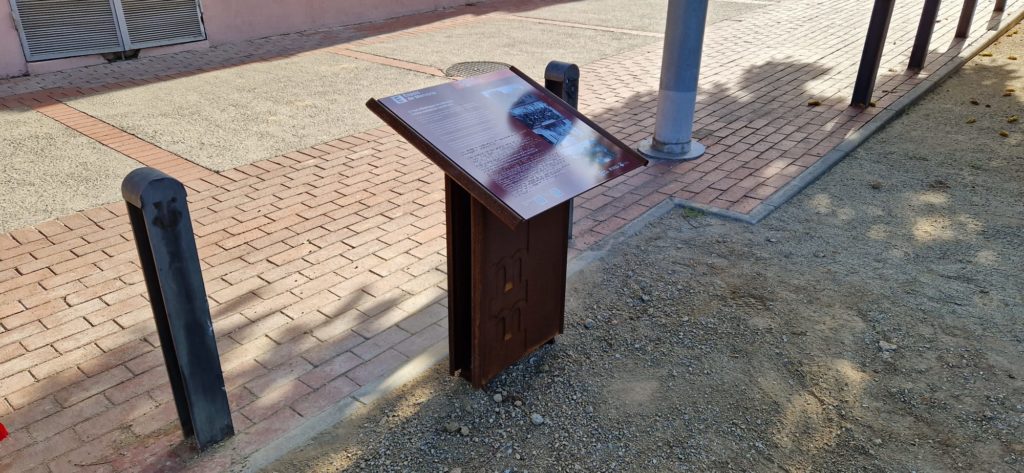 Faristol commemoratiu del Pont d'Esplugues de Llobregat. Esplugues de Llobregat (Baix Llobregat)