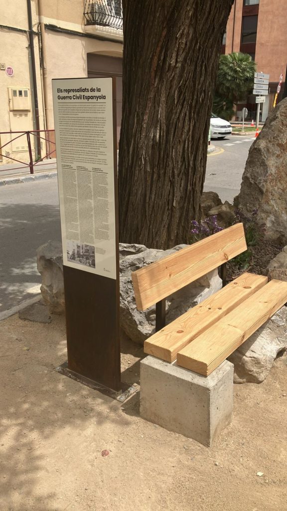 Tòtem commemoratiu als represaliats de la Guerra Civil a Torroella de Montgrí.
