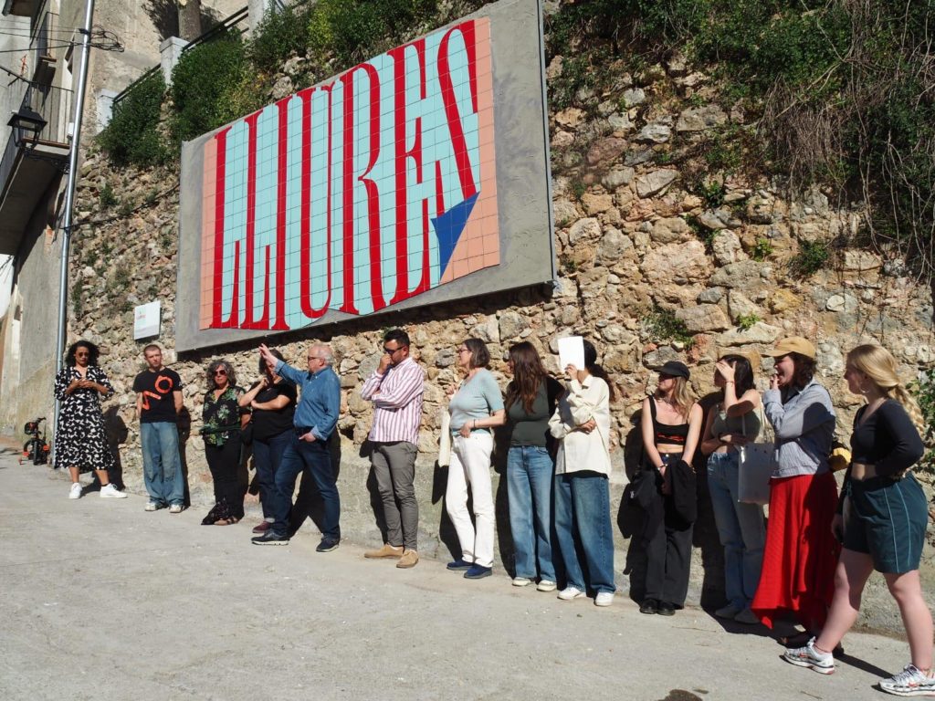 Plaques a paret per la ruta poètica de Peramola.