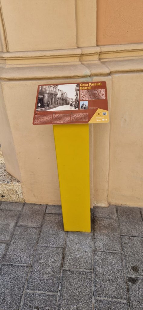 Faristols de la ruta modernista de Gelida.