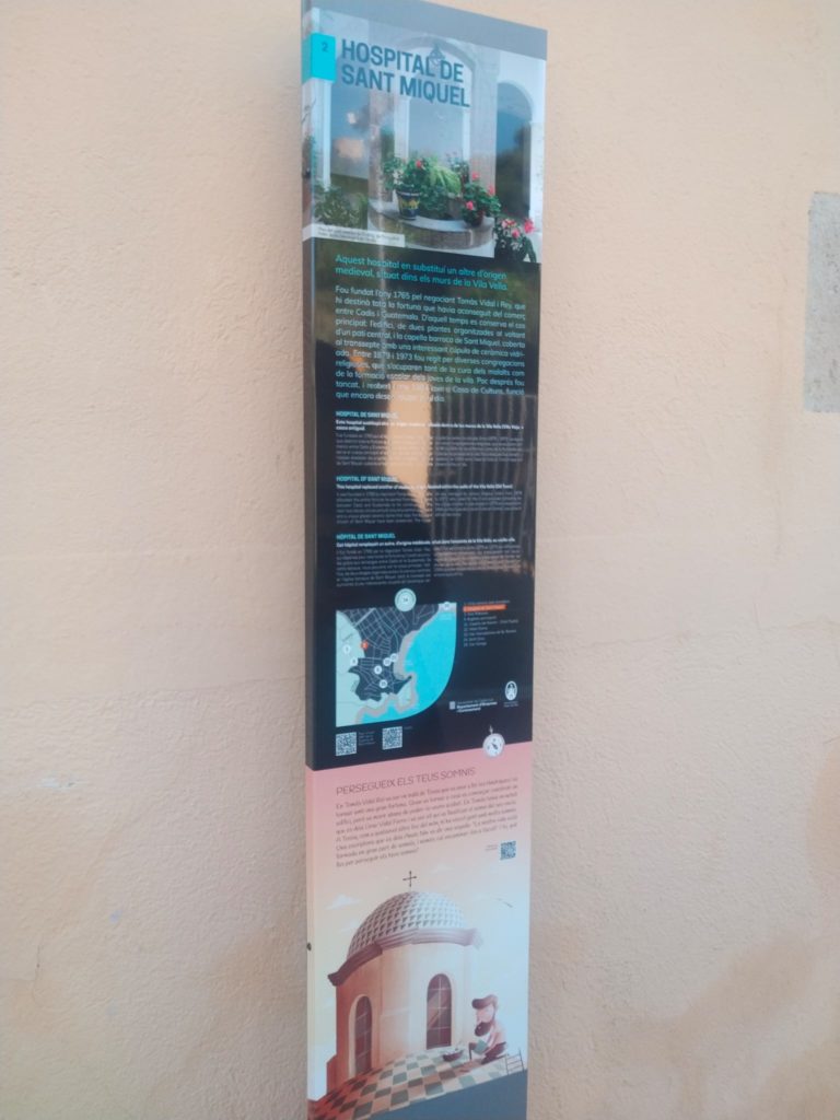 Tòtems de la ruta patrimonial de la Vila Vella de Tossa de Mar.