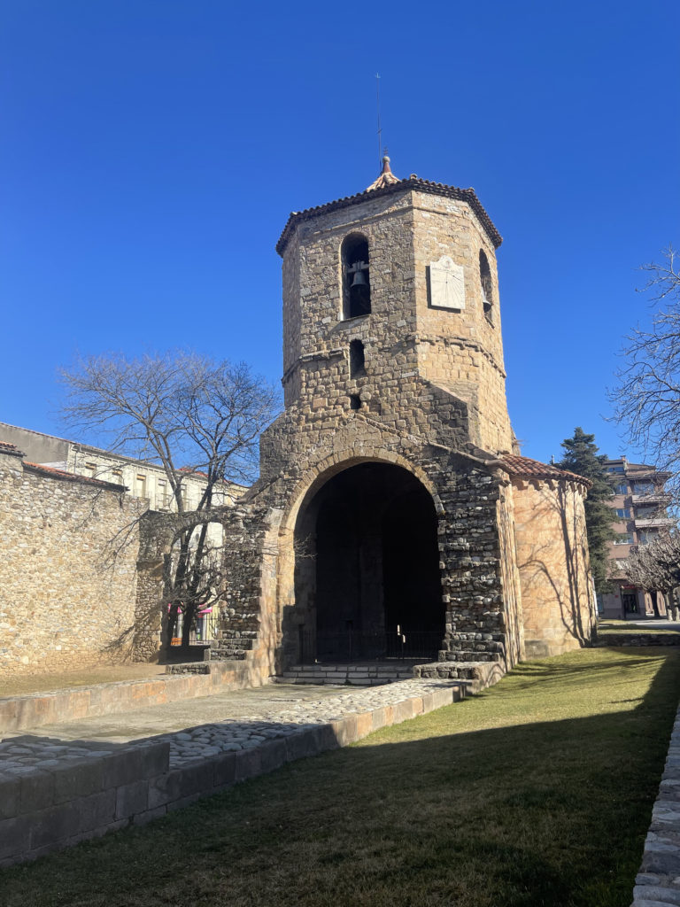Estudi documental del mur perimetral de l'església de Sant Pol del municipi de Sant Joan de les Abadesses (el Ripollès)